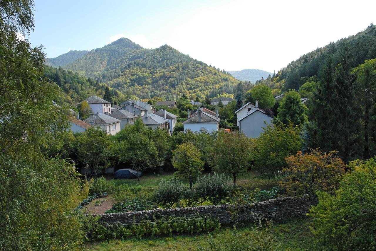 Logis Hotel Restaurant Des Gorges Du Tarn Florac Exterior photo